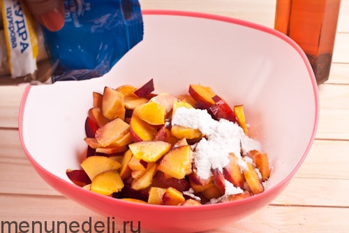 Салаты с персиками: пошаговые рецепты с фото, фруктовые, ПП, с курицей, сливочным сыром, рукколой, абрикосами, моцарелой