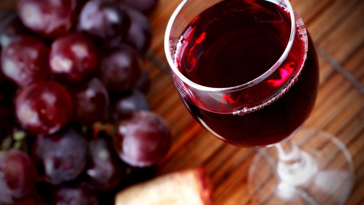 Как красное вино предотвращает развитие зубного кариеса