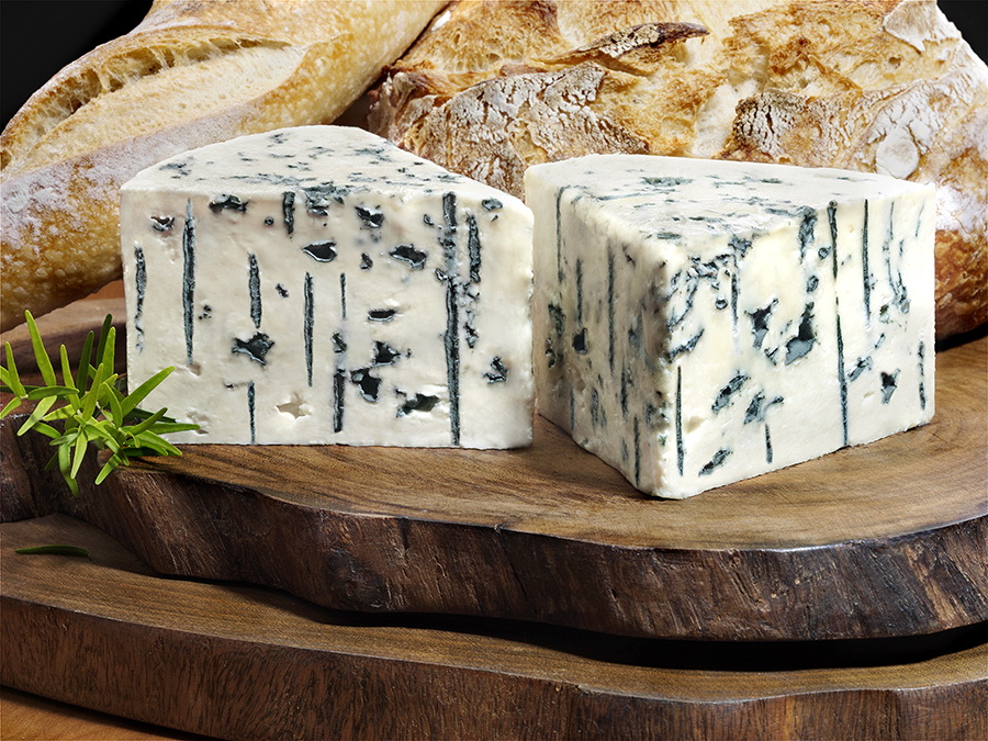 Благородной сыр с плесенью: как его готовят и опасен ли он