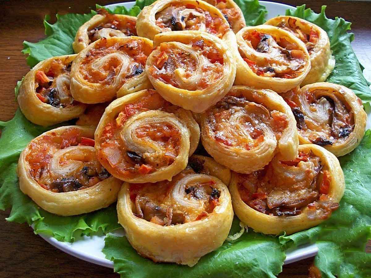 пицца рецепт в домашних условиях с колбасой и сыром помидорами из слоеного теста духовке фото 114
