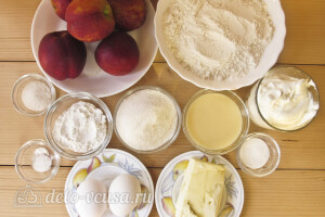 Пирог с персиками и сметанной заливкой: Ингредиенты