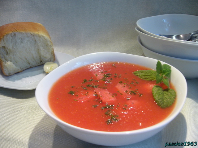 Фото к рецепту: Холодный арбузный суп crazy 