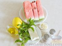 Фото приготовления рецепта: Салат с арбузом, сыром фета и мятой - шаг №1