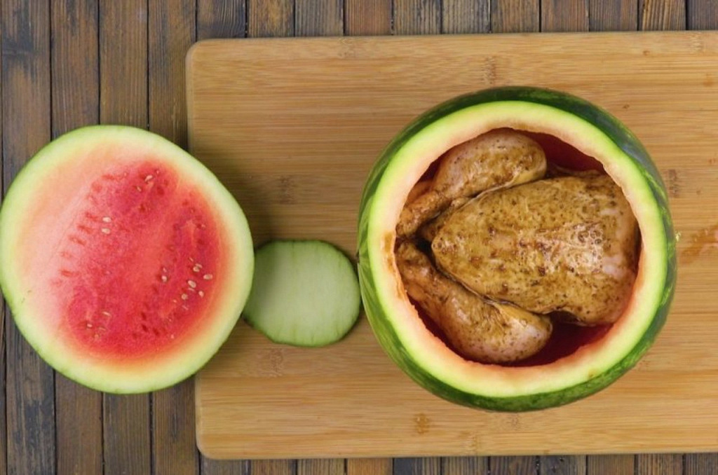Курица в арбузе: рецепт вкусной закуски, который вас точно удивит