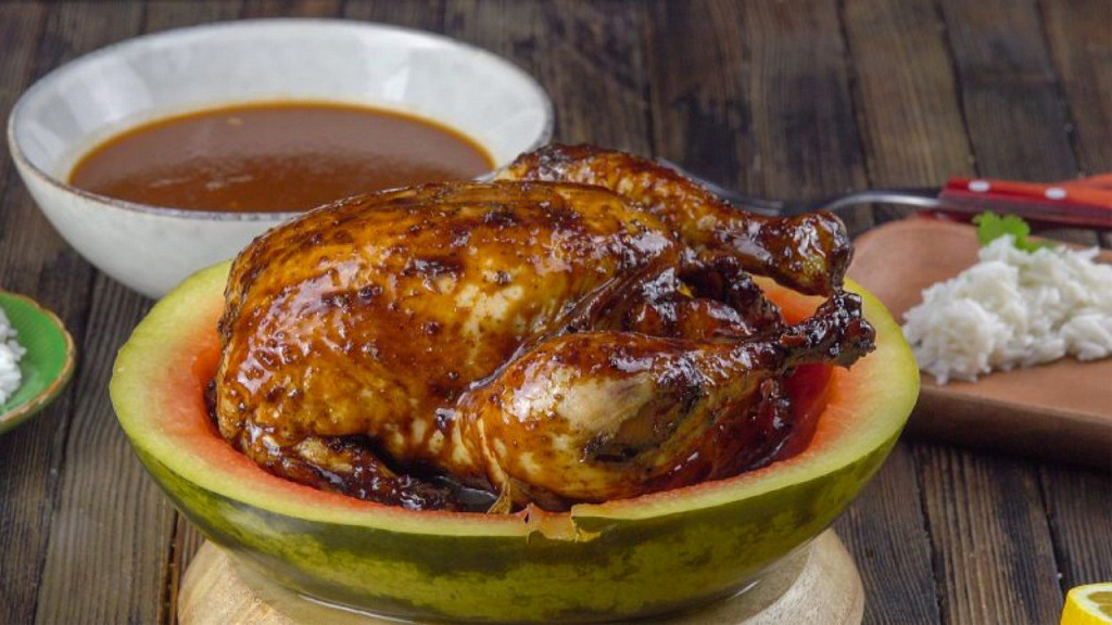 Курица в арбузе: рецепт вкусной закуски, который вас точно удивит