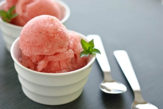 Замороженный арбуз: правила и способы заморозки мякоти, сока в морозилке, рецепты арбузного мороженого, фруктовый лед из арбузов