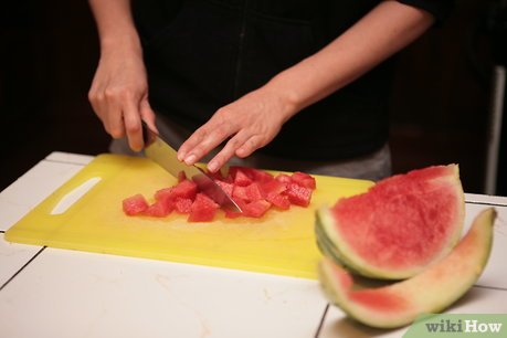 Изображение с названием Make Watermelon Juice Step 1