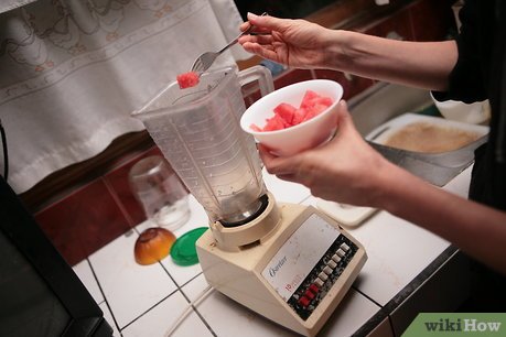 Изображение с названием Make Watermelon Juice Step 3