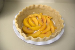 Персиковый пирог со сметанным кремом - фото шаг 1
