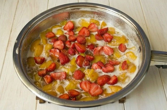 Варенье из персиков: простые пошаговые рецепты с фото, дольками, янтарное, без косточек, пятиминутка, с лимонами, апельсинами, абрикосами, орехами