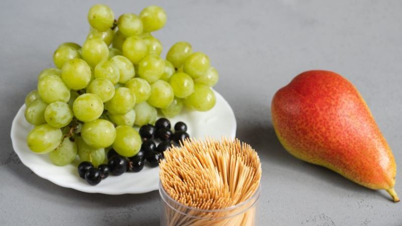 Ежик из винограда и груши: пошаговые рецепты с фото, подробный МК, нарезки груши для праздничного стола